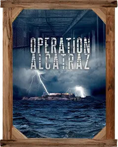 Affiche d'Opération Alcatraz dans un cadre de bois : le pénitencier d'Alcatraz sur son île, sous un ciel d'orage traversé d'éclairs, la mer démontée tout autour.